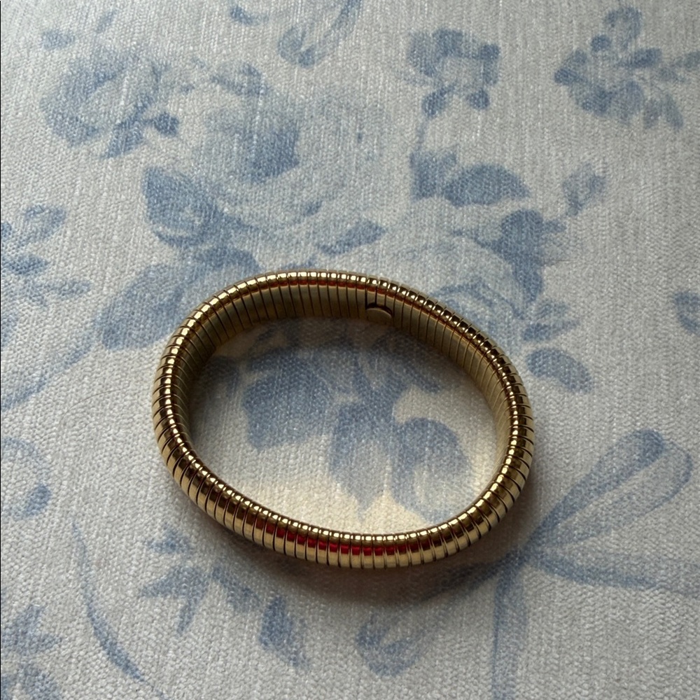 Gold Ribbed Bracelet - Picture 4 of 5